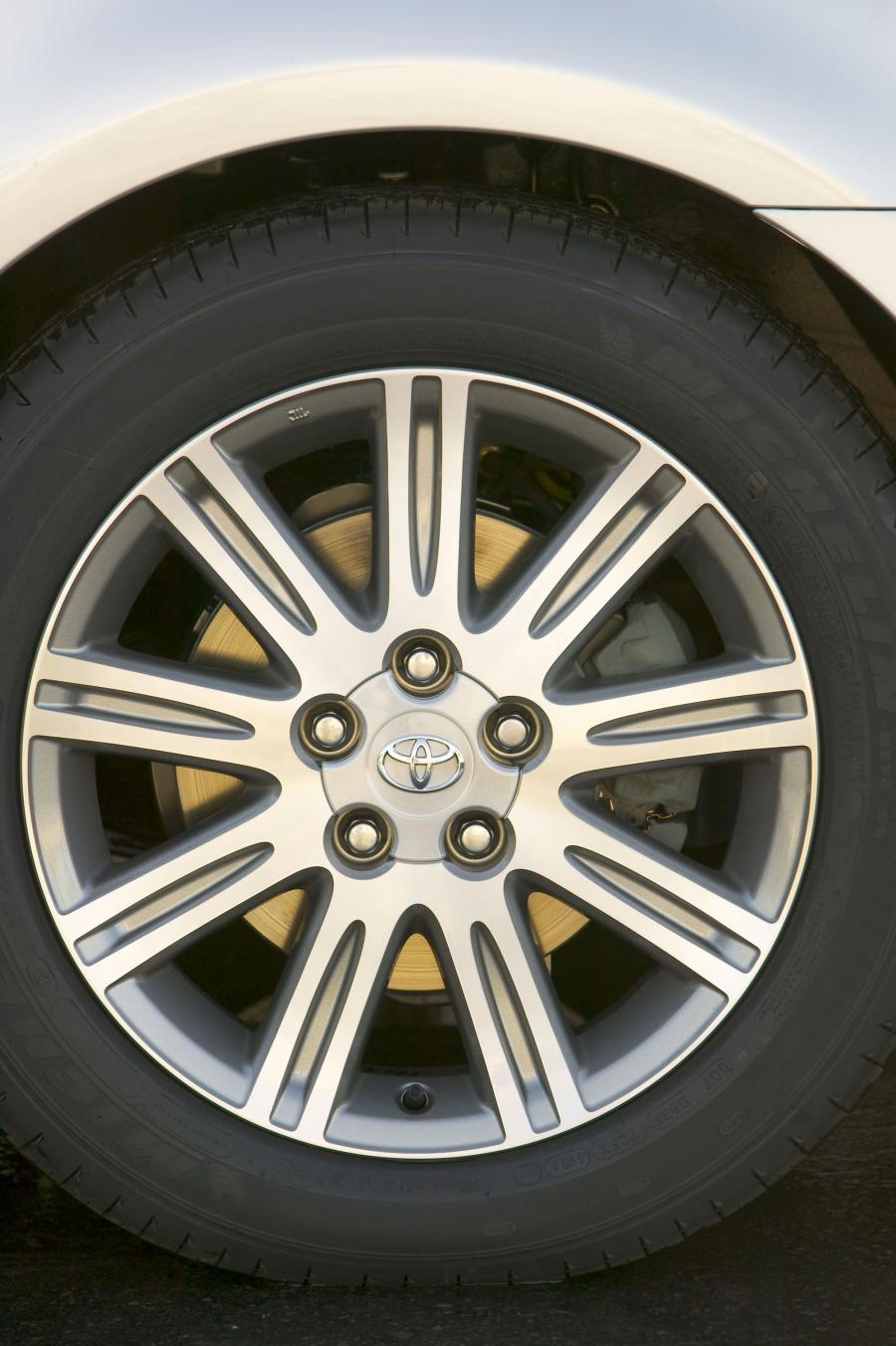 Колеса Toyota Avalon (GSX30) 2005 года  (фото 61 из 79)
